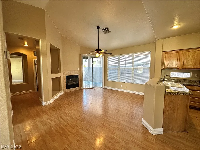 8033 Arcadian Ln — Photo 5
