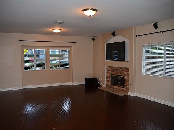 4th image of 3925 Emerald St