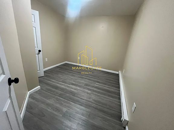 3rd image of 955 Grove St #1AZ