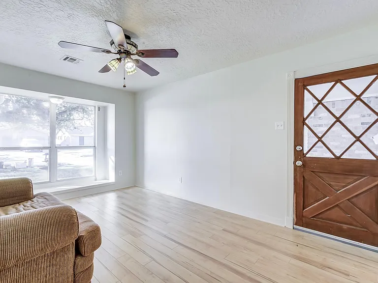 3811 Bennett Dr — Photo 6