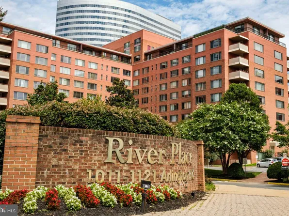 1121 Arlington Blvd APT 223, Arlington, VA 22209