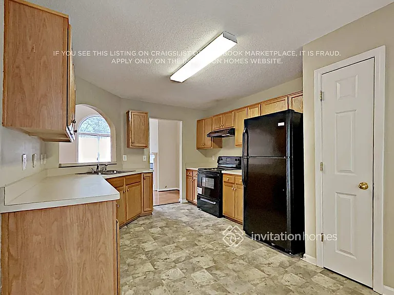 5750 Newnan Cir — Photo 10