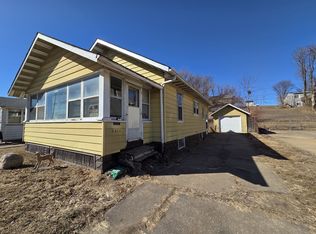 2410 Camanche Ave, Clinton, IA 52732