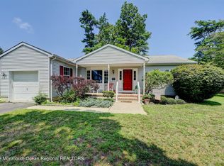 6 Custer St, Farmingdale, NJ 07727