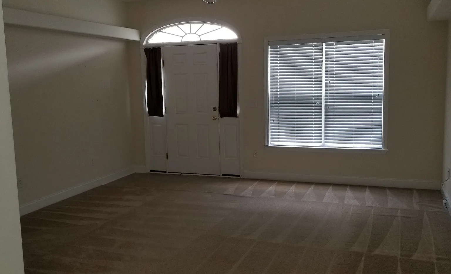 2 Bedroom , 2.5 bath townhouse with 1 car garage, bonus room, and rear deck NO CATS — Photo 1