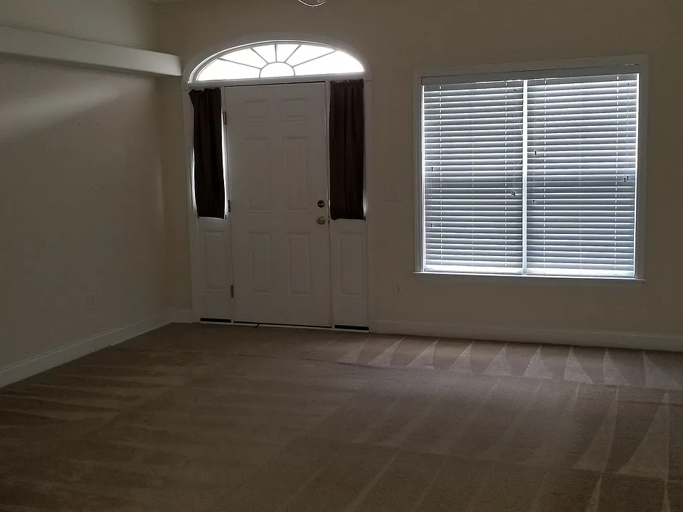 300 Sea Knight Ln