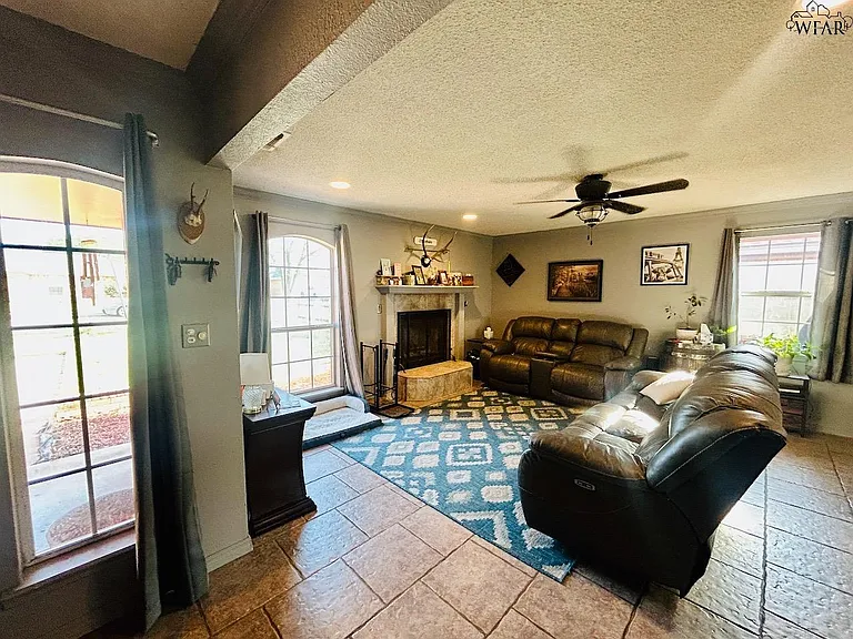 4816 Matterhorn Dr — Photo 4