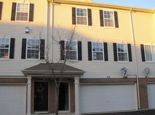 318 Evergreen Cir, Gilberts, IL 60136