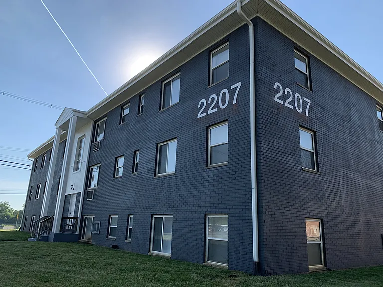 Columbus Park Apartments — Photo 26