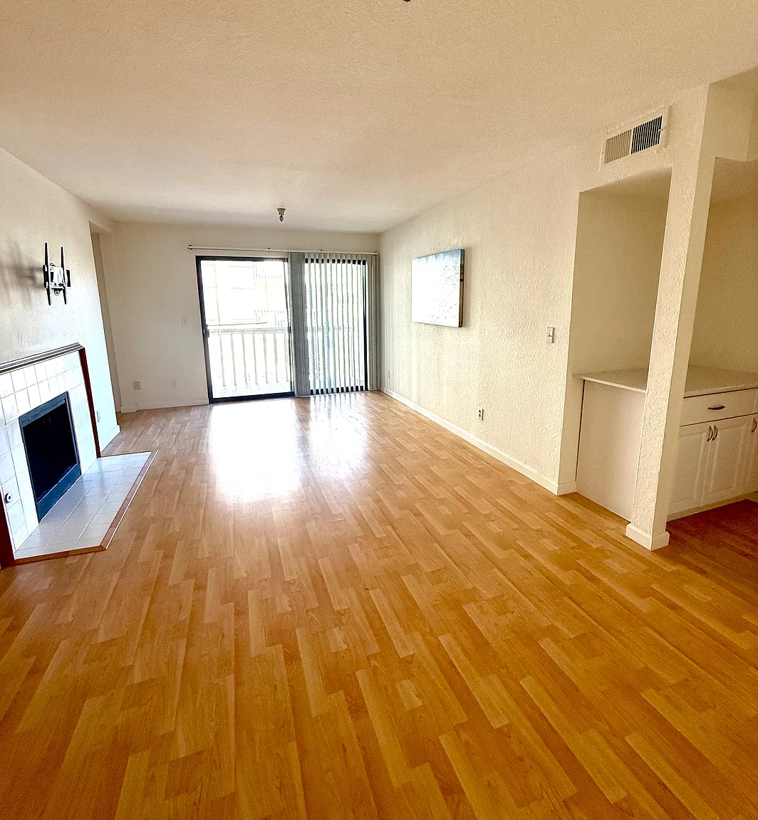 1400 Carpentier St APT 203 photo 1