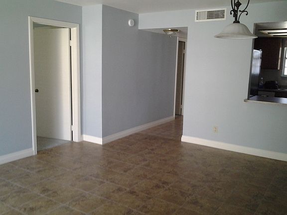 4th image of 3823 S Maryland Pkwy Unit L4
