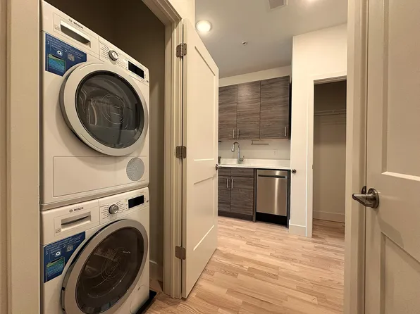 400 Claremont Avenue image 61 of 130