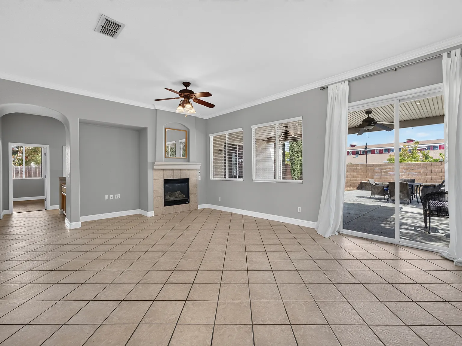 3 bed, 1638 sqft, $2,950 — Photo 4