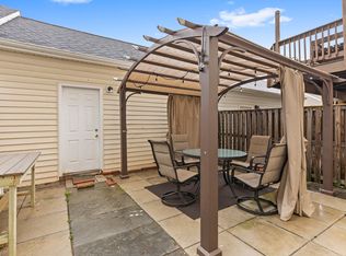 22950 Regent Ter, Sterling, VA 20166