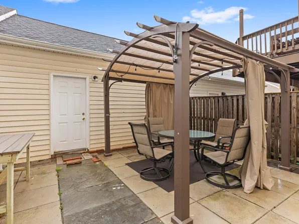 22950 Regent Ter, Sterling, VA 20166