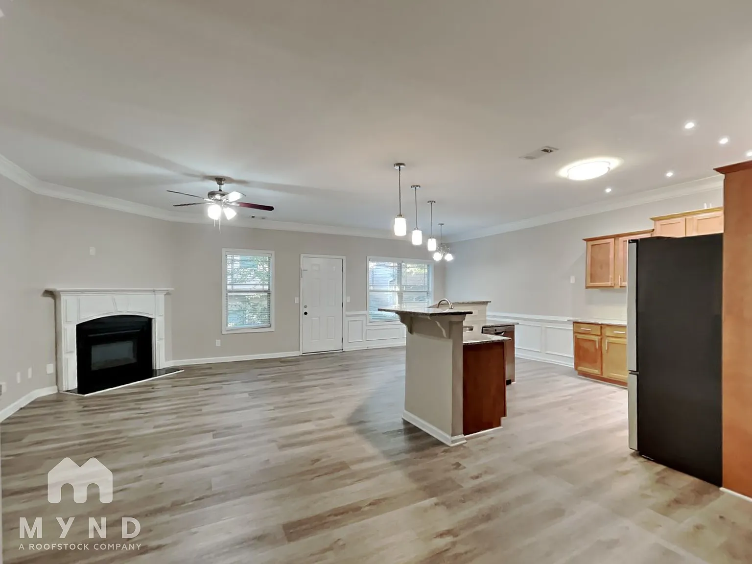 4 bed, 2.5 bath, 2156 sqft, $2,165 — Photo 4