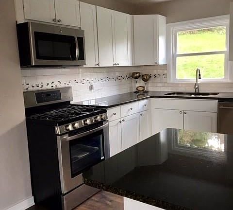 5th image of 3830 Stratford Blvd