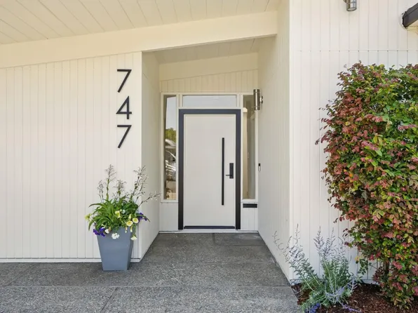 747 De Soto Dr, Palo Alto, CA 94303