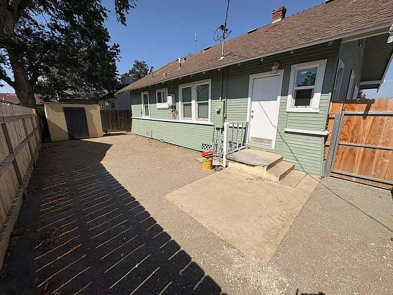 1029 N Highland St — Photo 10