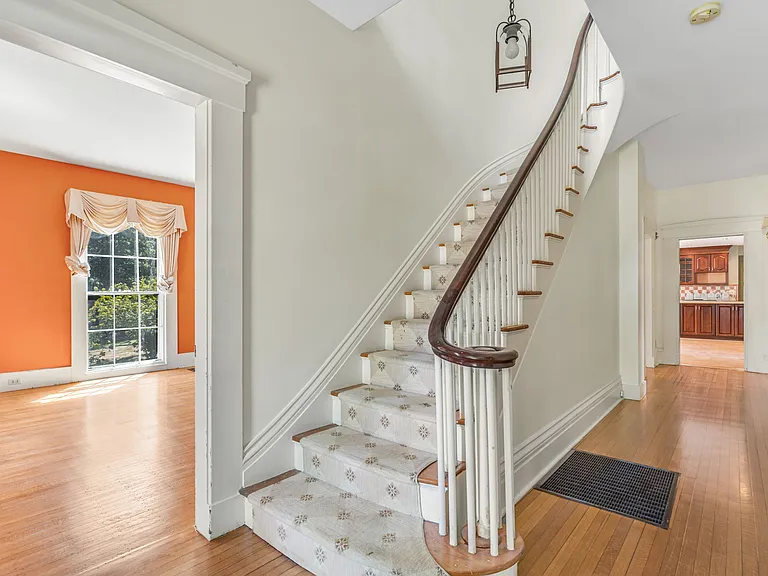 344 Lowell St — Photo 9