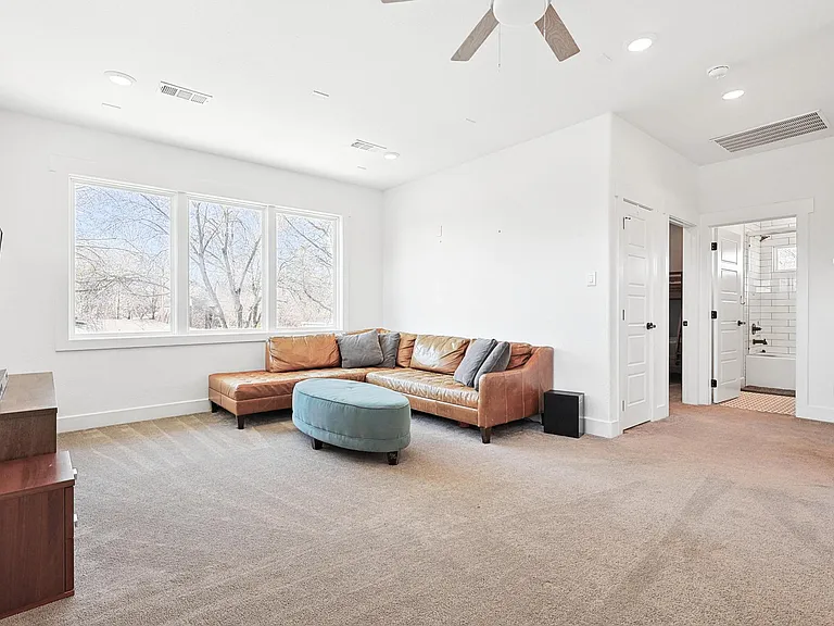 304 Bowie St — Photo 45