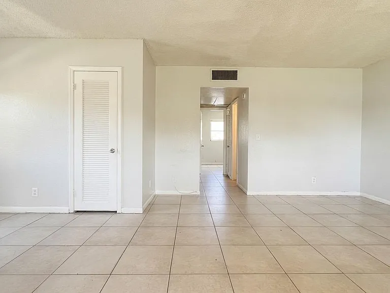 200 Croton Ave #111 — Photo 17