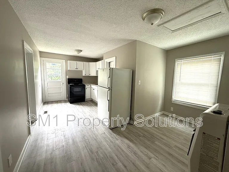 915 Willow Rd — Photo 15