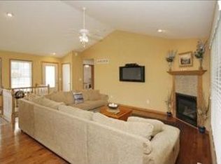 534 Foxmoor Dr, Plainwell, MI 49080