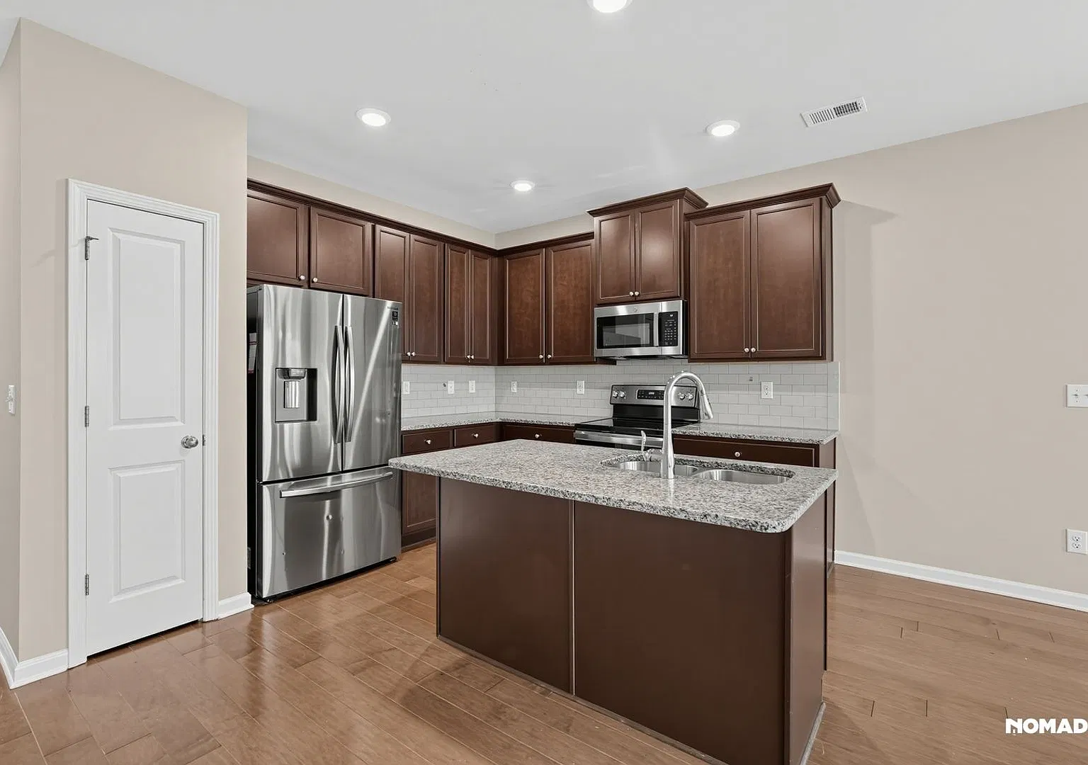 Charming 3BR Townhome in Lithonia — Photo 2