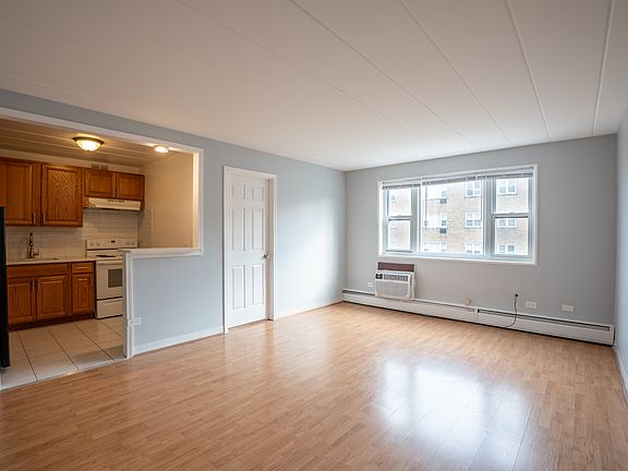 2nd image of 6161 N Hoyne Ave #2