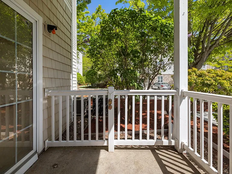 21 Hampshire Rd #101 — Photo 16