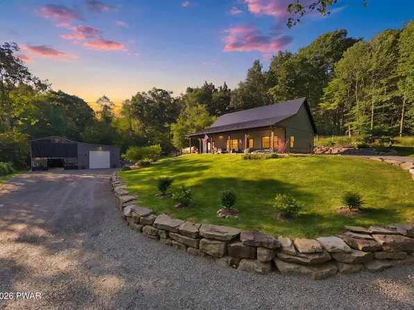 135 Creamery Rd, Greentown, PA 18426