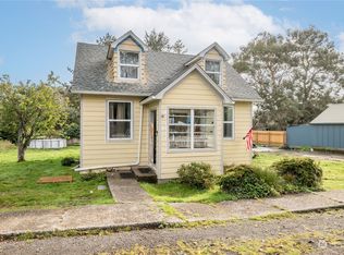 110 Advent Ave NE, Ilwaco, WA 98624