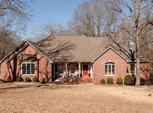 102 Deerwood Dr, Searcy, AR 72143