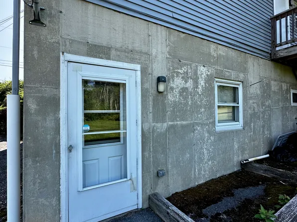 1295 Bunny Ln APT 5, Brodheadsville, PA 18322