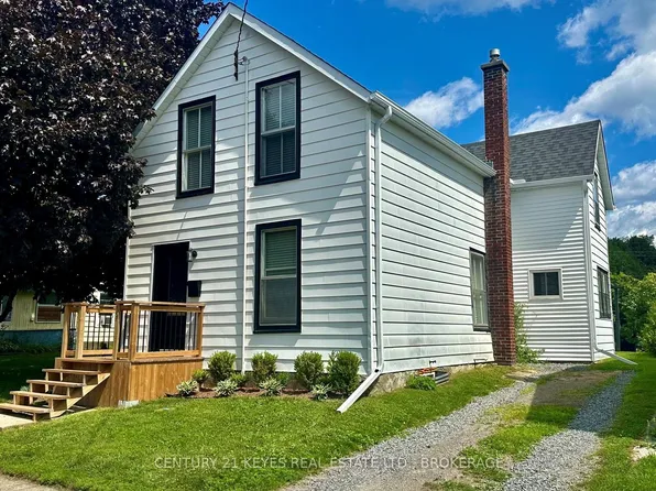 39 Amy St, Brockville, ON K6V 1V9