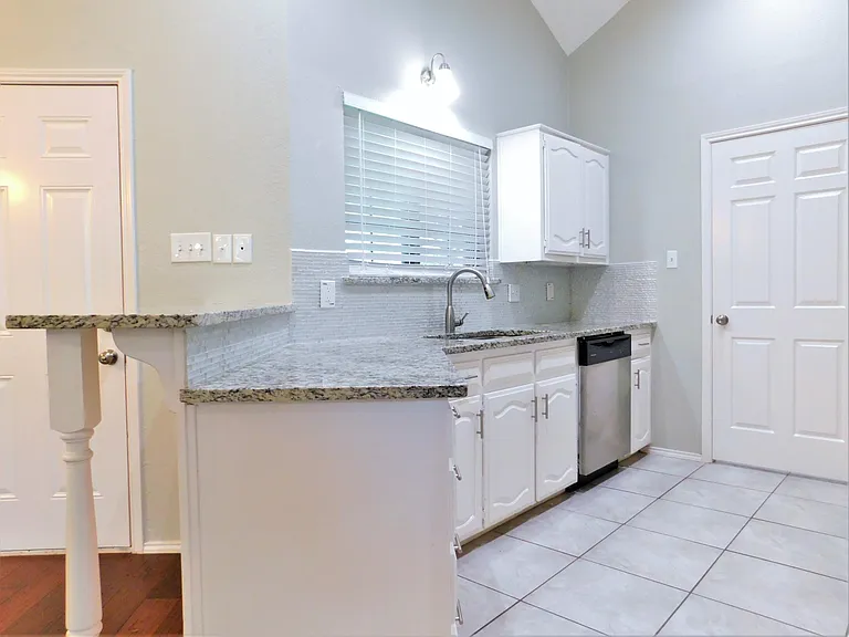 1539 Pickwick Ln — Photo 11