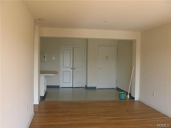 4th image of 71 Charter Cir APT 4J