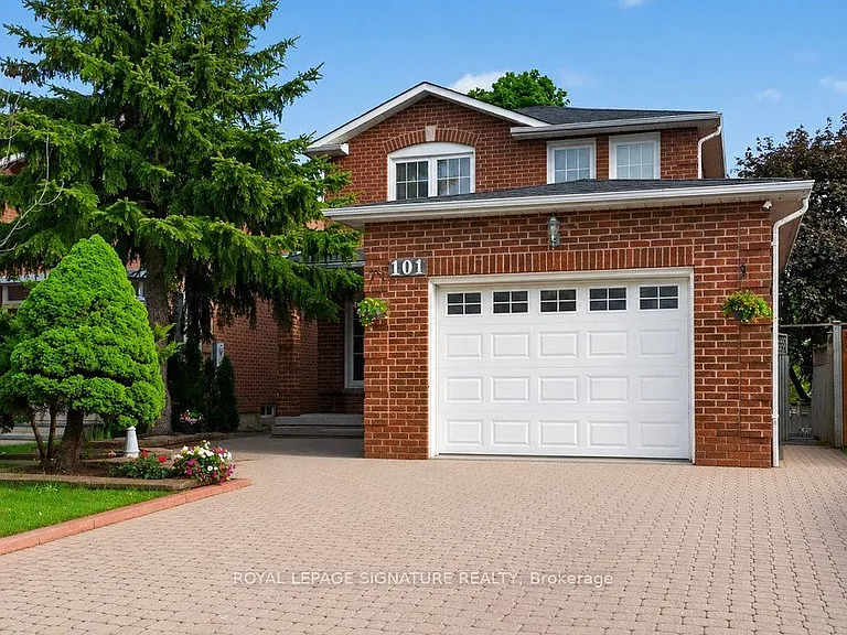 101 Pentland Cres — Photo 1