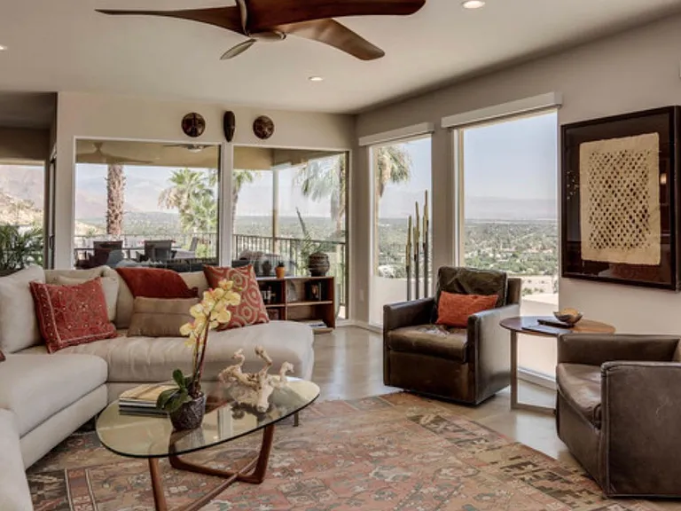 2108 Southridge Dr — Photo 2