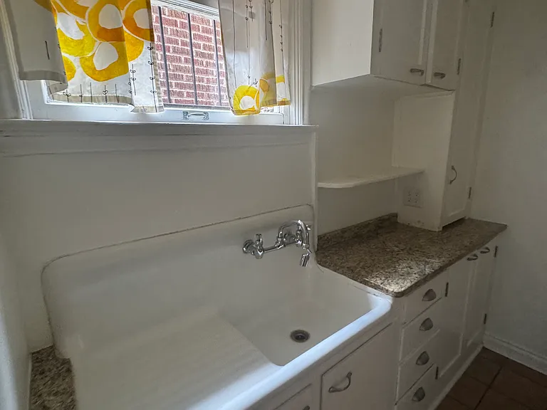 931 N Emerson St #9 — Photo 13
