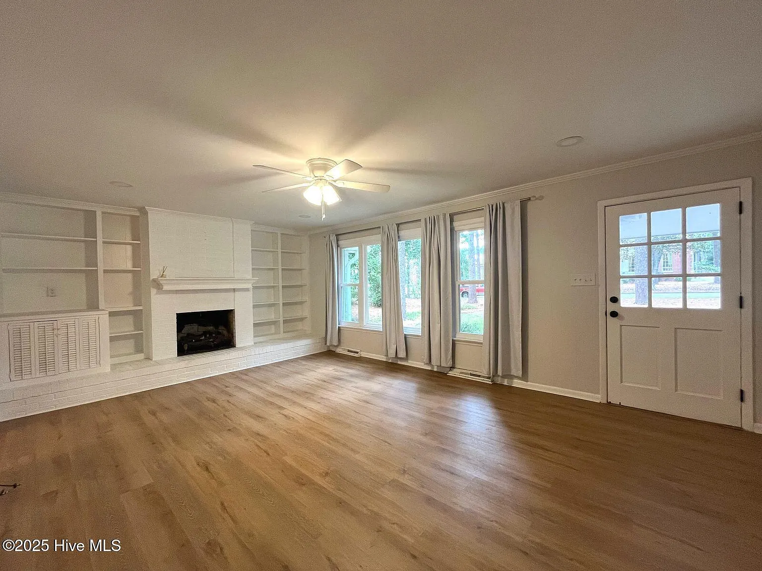 3 bed, 2.0 bath, 2160 sqft, $2,550 — Photo 4