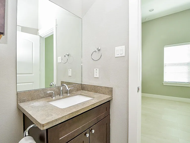 955 W 24th St #D — Photo 17