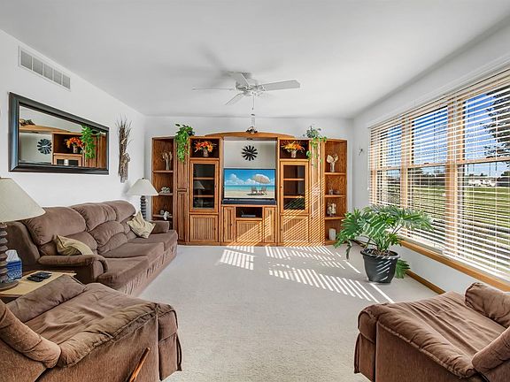 3rd image of 10562 Millard Dr