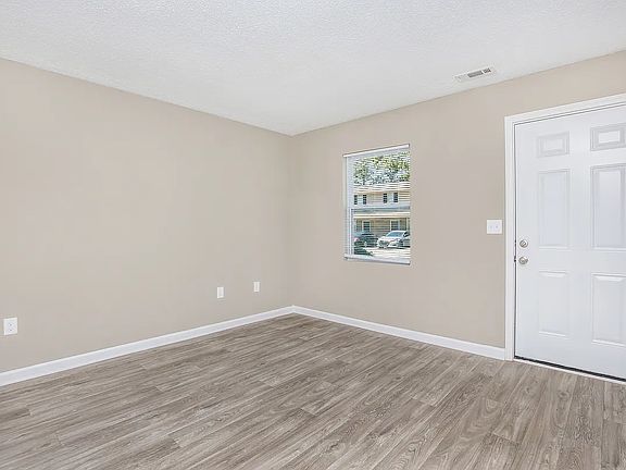 4th image of 310 Northlake Dr #1-029