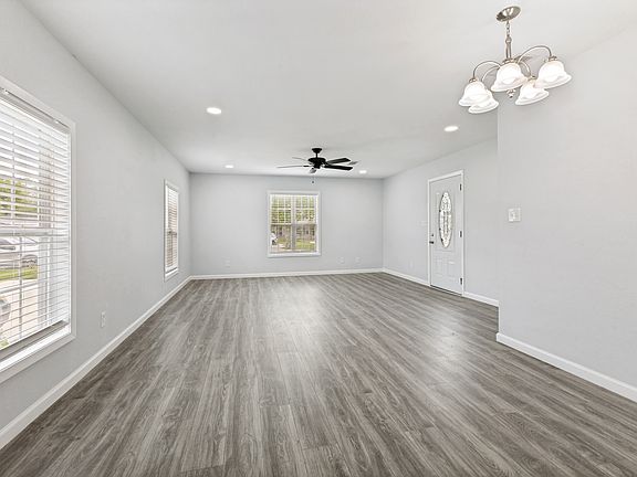 5th image of 1110 N Ross Ave