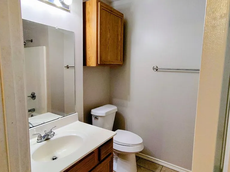 526 N Dover Ave — Photo 8