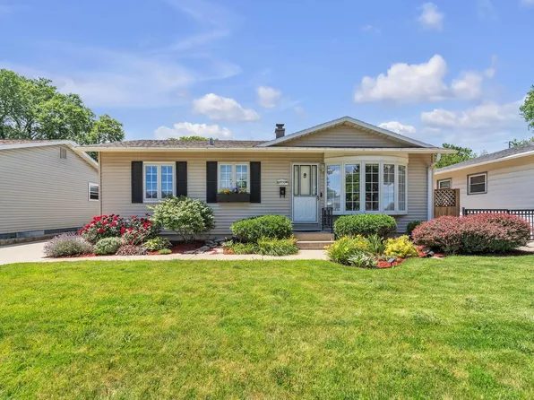 4955 South 15th PLACE, Milwaukee, WI 53221