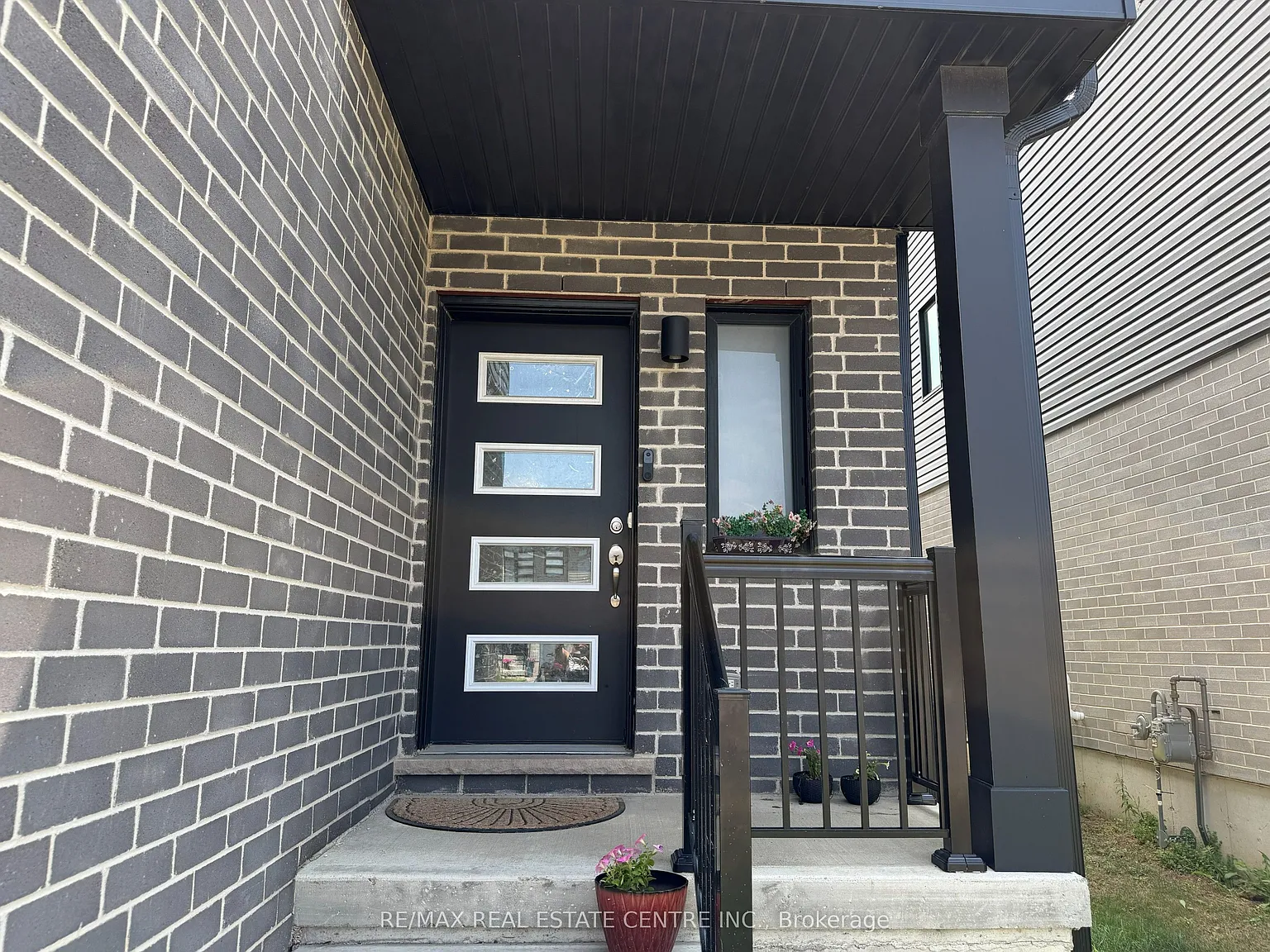 3 bed, $2,700 — Photo 2