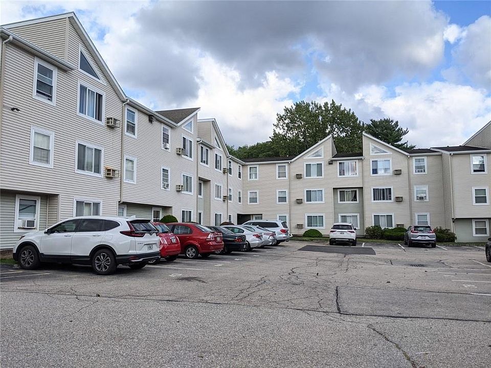 1st image of 200 Woodlawn Ave APT 210